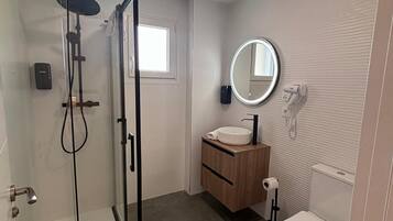 Basic Twin Room | Soundproofing, free WiFi, bed sheets