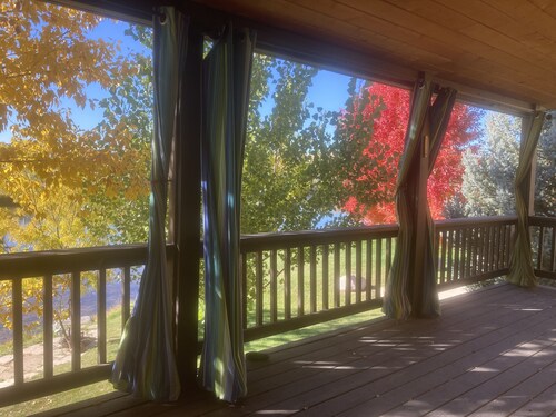 Spacious River House minutes to Hot Springs & WY Dino Center