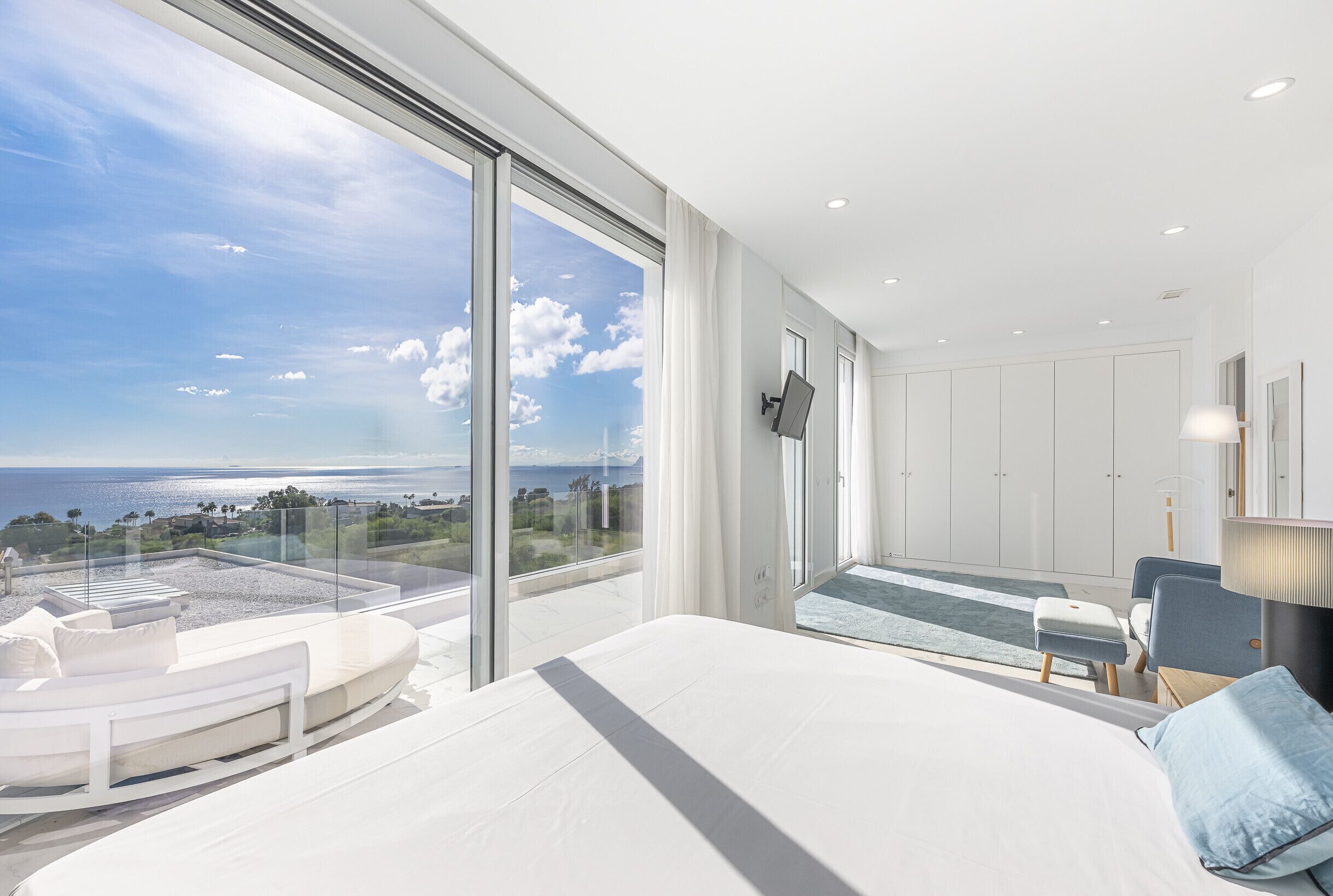 4 habitaciones, tabla de planchar con plancha y wifi gratis 