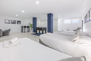 4 bedrooms, iron/ironing board, free WiFi