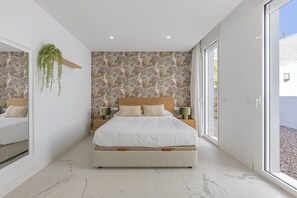 4 bedrooms, iron/ironing board, free WiFi