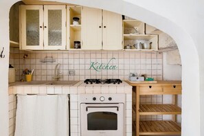 Refrigerador, horno, placa de cocina, cafetera/tetera
