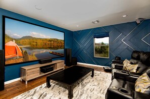 Smart TV, libros, videoteca y estéreo 