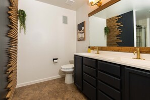 Combined shower/bathtub, hair dryer, towels, soap