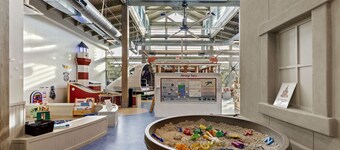 Beautiful Remodeled Seascape Villa-Pool, Beach, Coligny Plaza, Celebration Park!