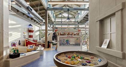 Beautiful Remodeled Seascape Villa-Pool, Beach, Coligny Plaza, Celebration Park!