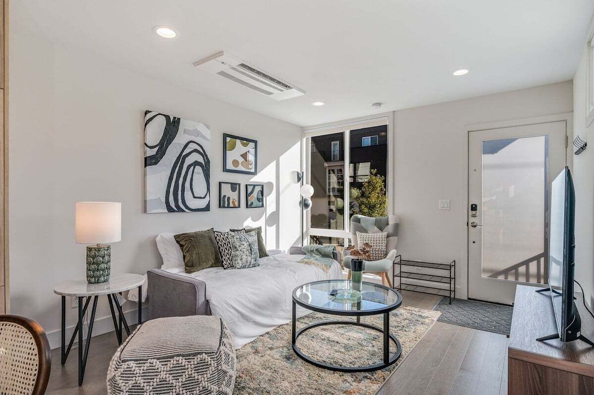 2 soverom, skrivebord, strykejern/-brett og wi-fi (inkludert)