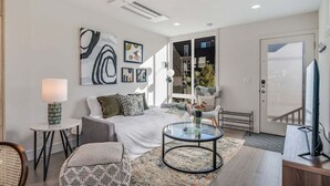Room - Perch - Dayton Dream: Cozy and Modern Home | Parking and City View (Seattle)