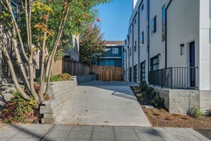 Exterior - Perch - Dayton Dream: Cozy and Modern Home | Parking and City View (Seattle)