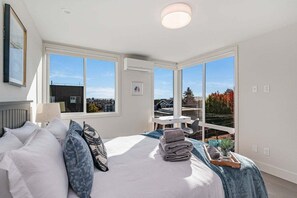 2 bedrooms, iron/ironing board, free WiFi, bed sheets - Perch - Dayton Dream: Cozy and Modern Home | Parking and City View (Seattle)
