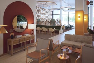 Área de estar no saguão