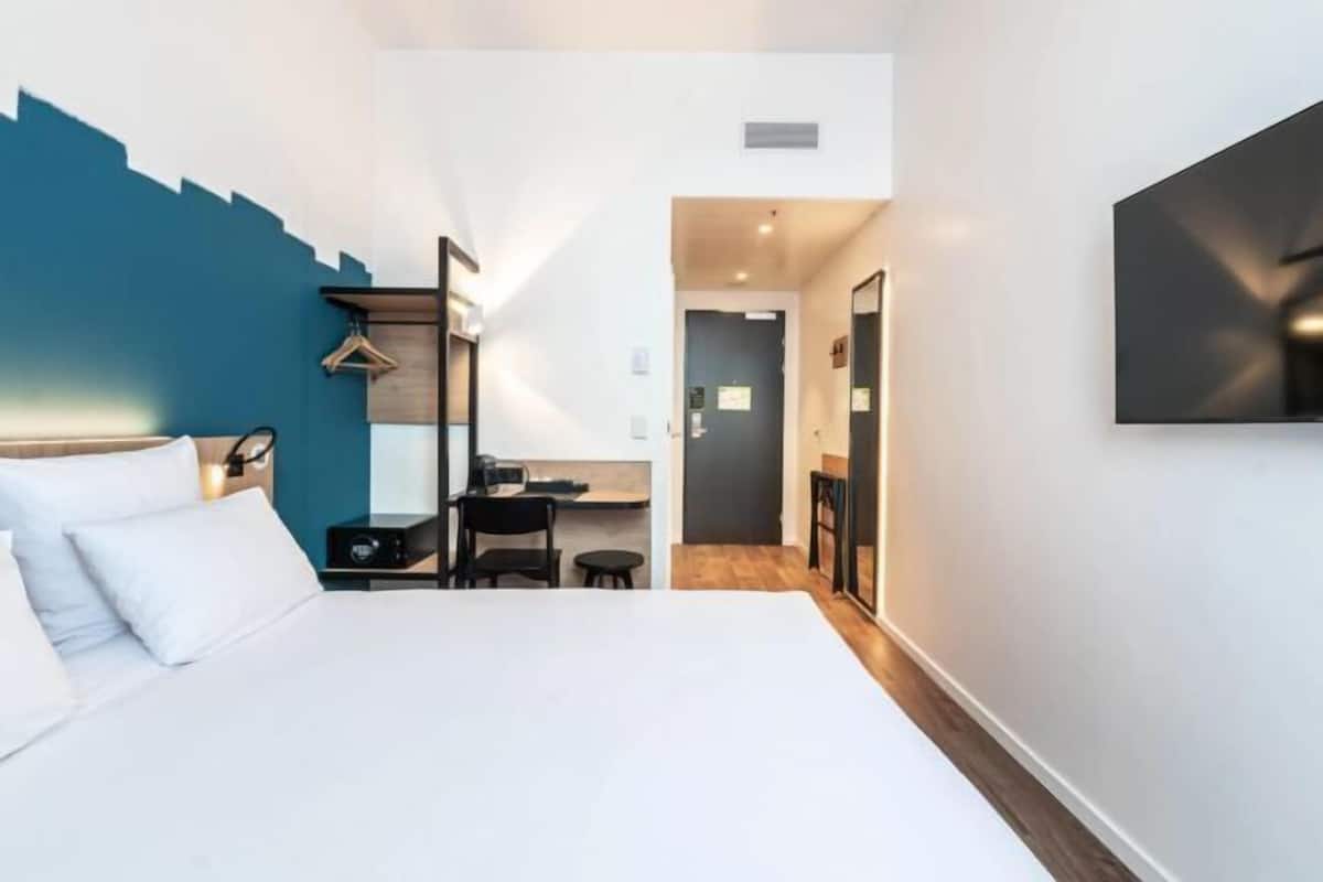 Ropa de cama de alta calidad y escritorio