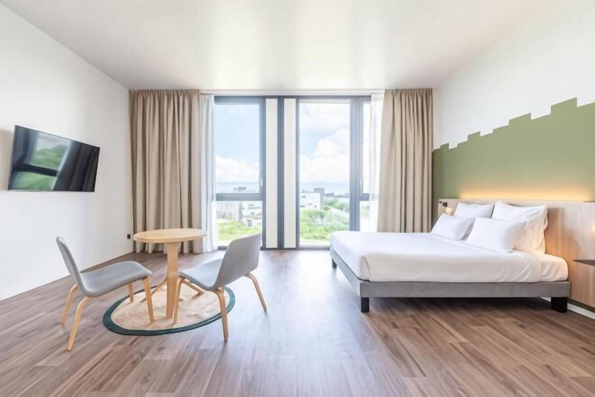 Premium bedding, desk, laptop workspace, free WiFi