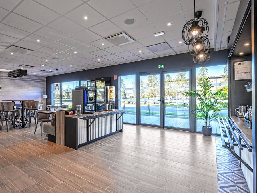 Daily buffet breakfast for a fee