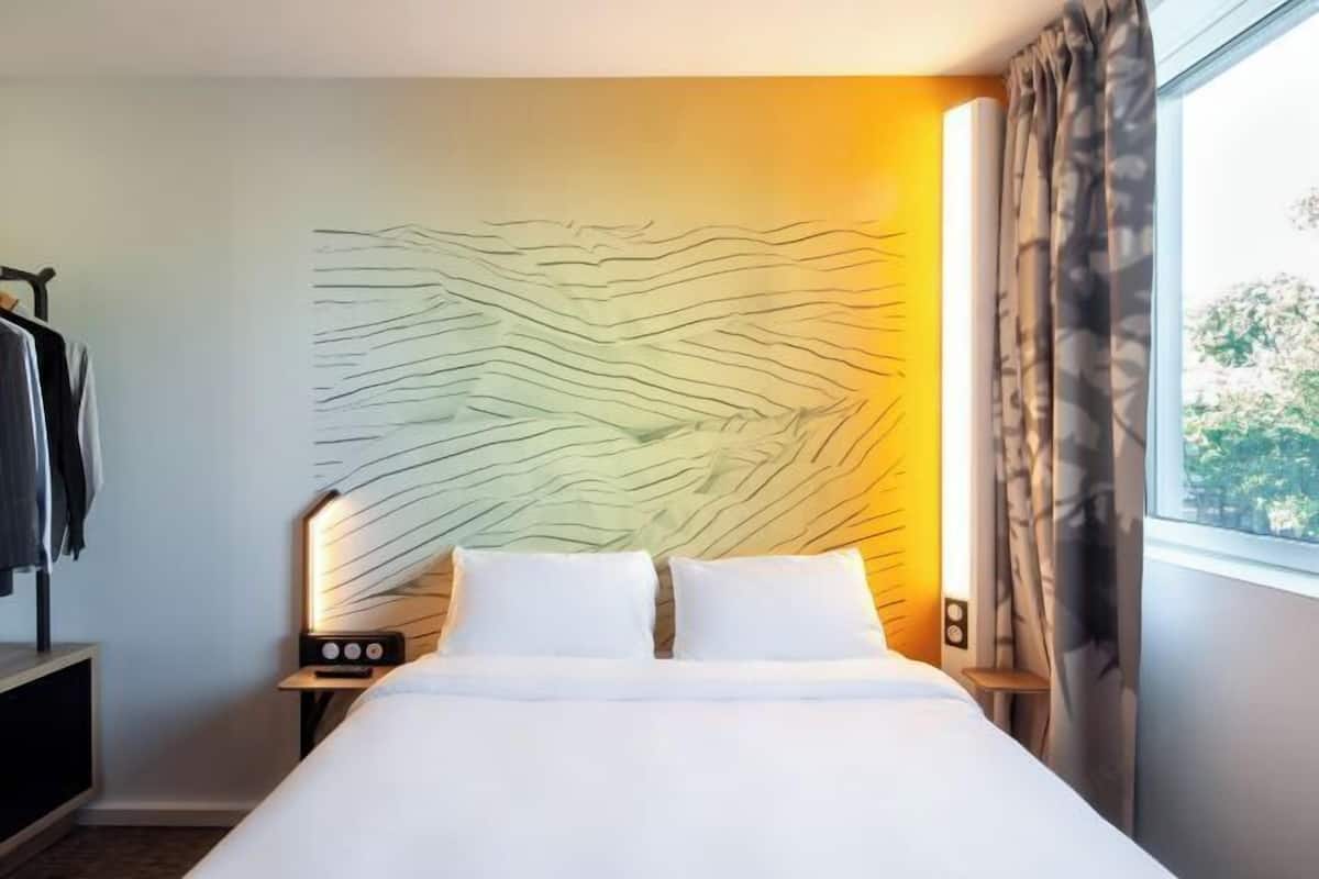 Escrivaninha, Wi-Fi de cortesia, roupa de cama