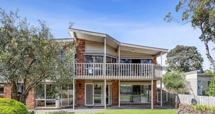 22 Golf Links Road