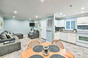 Interior - Walk to Ocean: Condo w/ Community Perks on HHI (Hilton Head Island)