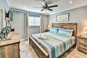 2 bedrooms, iron/ironing board, Internet, bed sheets - Walk to Ocean: Condo w/ Community Perks on HHI (Hilton Head Island)