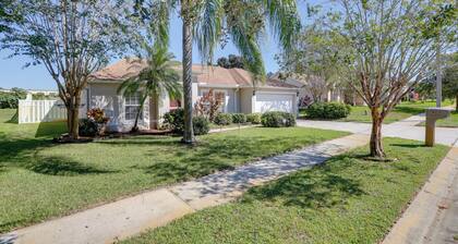 Bright Titusville Retreat w/ Lanai - WFH Friendly!