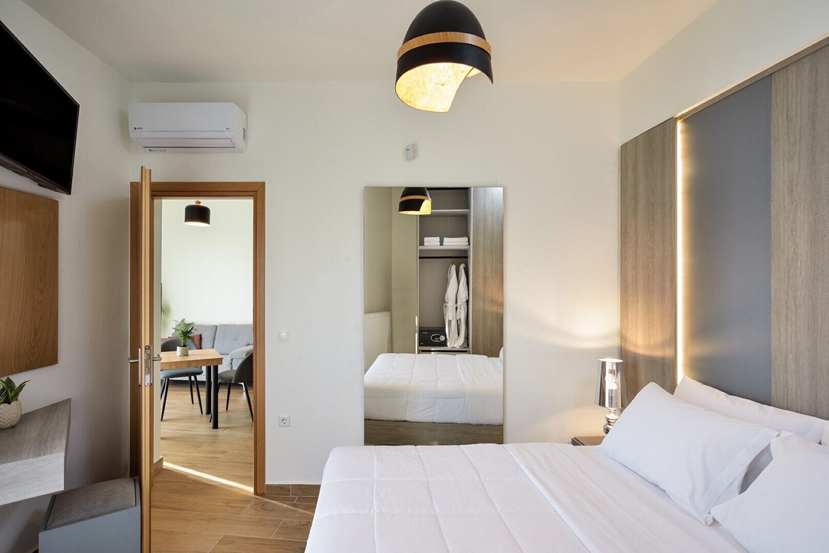 1 habitación, escritorio, tabla de planchar con plancha y wifi gratis 