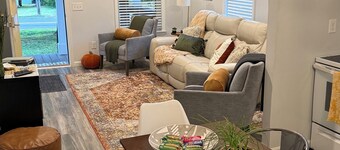 Modern 3bed 2bath, short drive to RRG, walk to stores and restaurants! So clean!