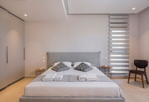 3 bedrooms, iron/ironing board, travel cot, free WiFi