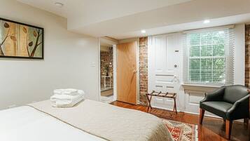 2 bedrooms, desk, iron/ironing board, free WiFi