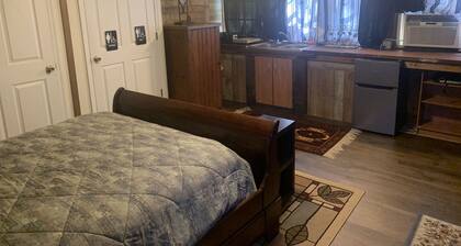 Cozy Upstairs Studio