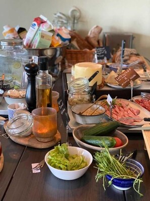 Desayuno estilo bufé