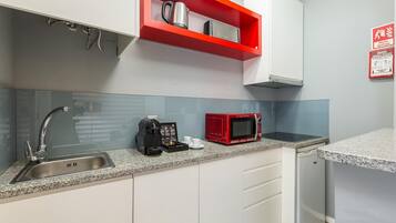 Studio | Iron/ironing board, WiFi