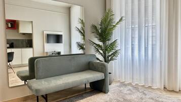 Studio | Iron/ironing board, WiFi