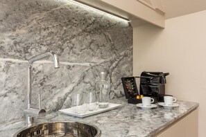 Studio - Youropo - Cl Rigos 2B (Porto)