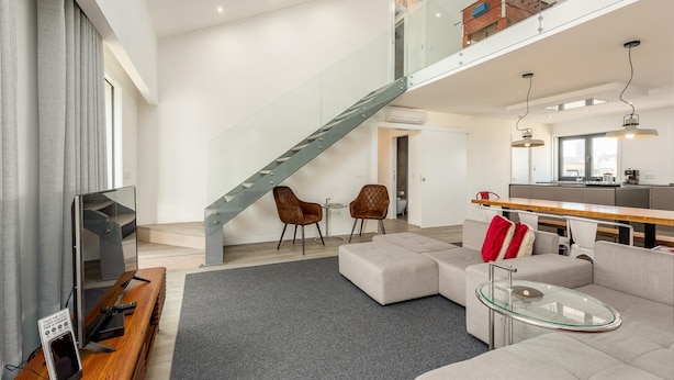 A modern living room with a glass staircase, a dining area, and a kitchen. - RA - Santa Catarina in Oporto (Porto)
