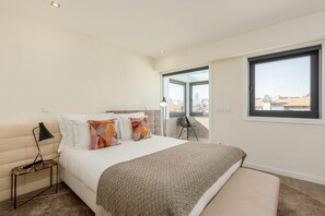 Apartment | 4 bedrooms, iron/ironing board, WiFi - Travelstaytion - Central in Oporto (Porto)