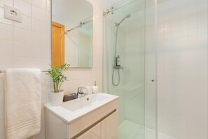 House | 2 bedrooms - Cosy 4 in Oporto With 2 Bedrooms and 1 Bathrooms (Porto)
