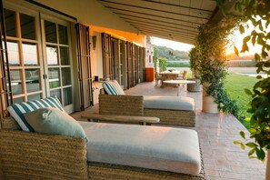 Poolside bar - CAN CASI HOUSE (Parlava)