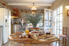 Dagelijks continentaal ontbijt inbegrepen