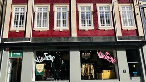 A red brick building with white-framed windows and a storefront labeled "Vintage." - Downtown 3C in Oporto (Porto)
