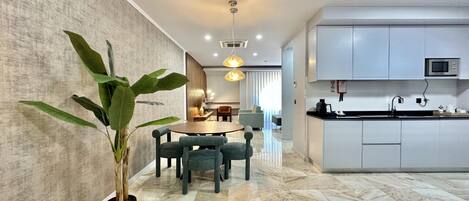 Iron/ironing board, WiFi