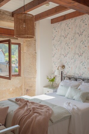 11 bedrooms, WiFi - REFURBISHED RURAL HOUSE WITH BEAUTIFUL ROOMS (Catoira)