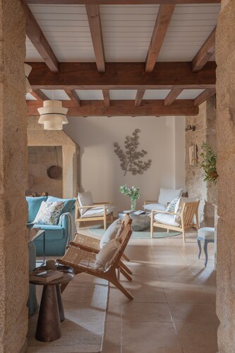 REFURBISHED RURAL HOUSE WITH BEAUTIFUL ROOMS