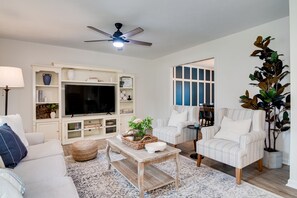 Smart TV, ping pong, books - Charming Augusta Masters Haven with Pool & Game Room! (Augusta)