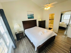 2 chambres, fer et planche à repasser, Wi-Fi, draps fournis