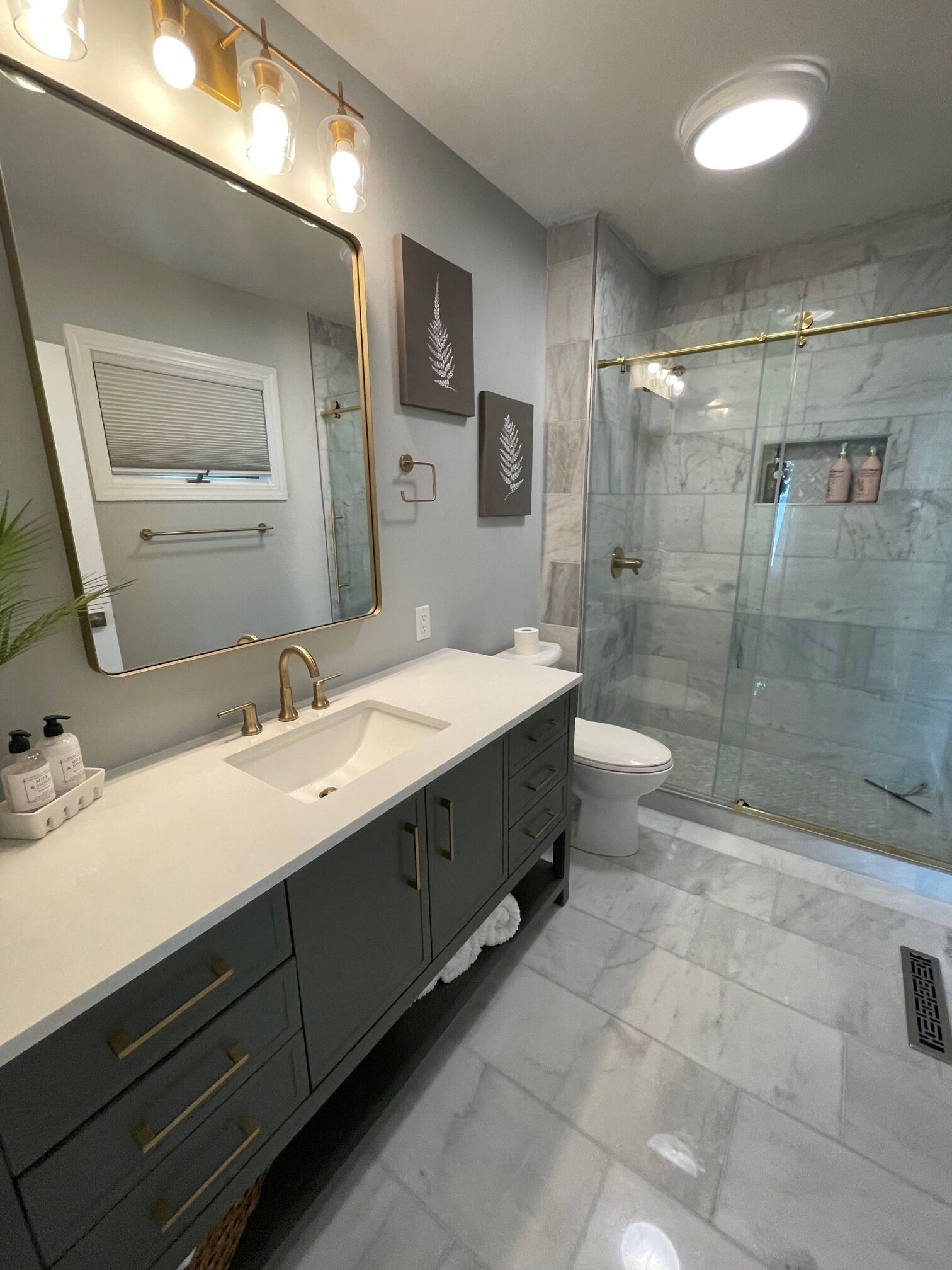 Combined shower/tub, hair dryer, towels, soap