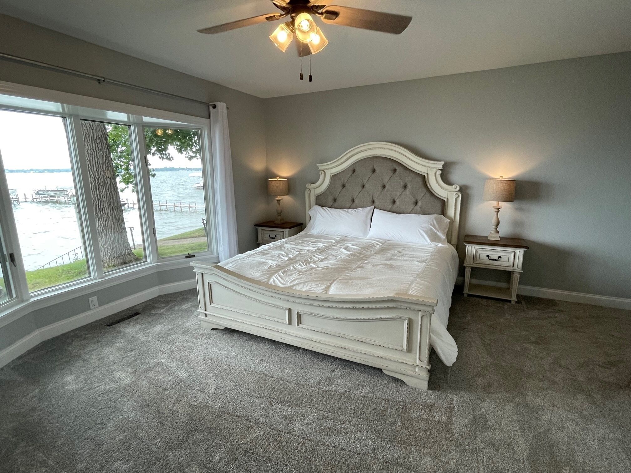 6 habitaciones, tabla de planchar con plancha y cuna de viaje 