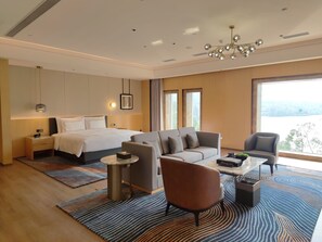 Toetasjesleilighet – grand, flere senger (Presidential) | Safe på rommet, blendingsgardiner og strykejern/-brett