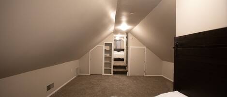 3 bedrooms, desk, iron/ironing board, free WiFi