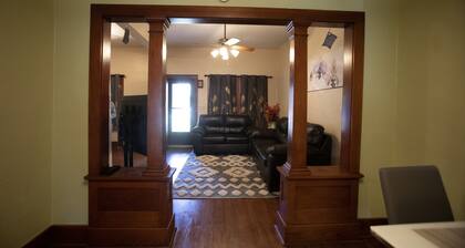 Unique Vintage Home Near the Zoo & Downtown Omaha