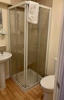 Classic Double Room | Bathroom | Shower, towels