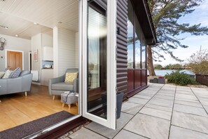 Terrace/patio - Keer Lodge a lakeshore haven @ Pine Lake Resort (Carnforth)